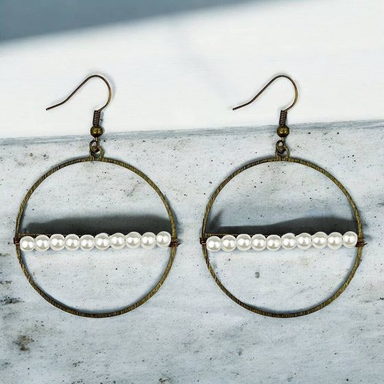 Round Metal and Pearl Earring